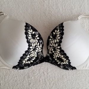 Victoria's Secret Very Sexy Push Up Bra 34D